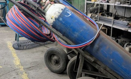 Autogenní souprava pro svařování a pálení kovů zámečnická dílna